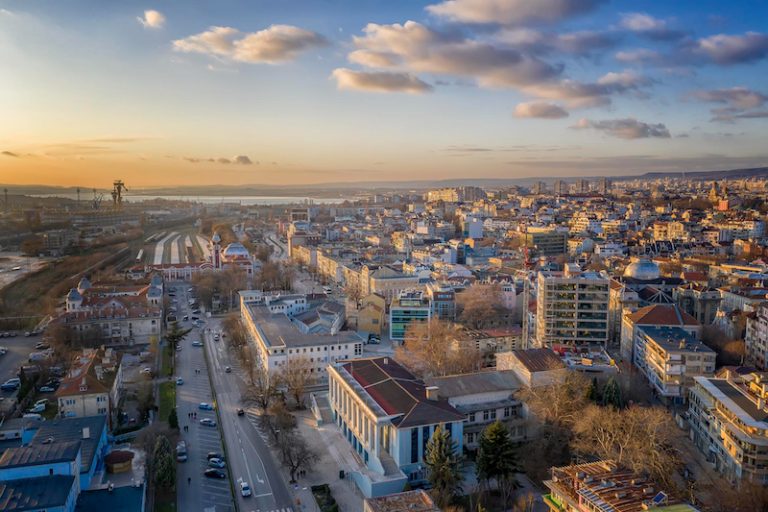 סקירה מקיפה על ורנה, בולגריה ביעדים נבחרים + נבחרים לשאלון ai